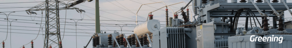 Subestación eléctrica e infraestructura de red que representa la gestión de energía y los desafíos del curtailment en sistemas eléctricos con alta penetración renovable