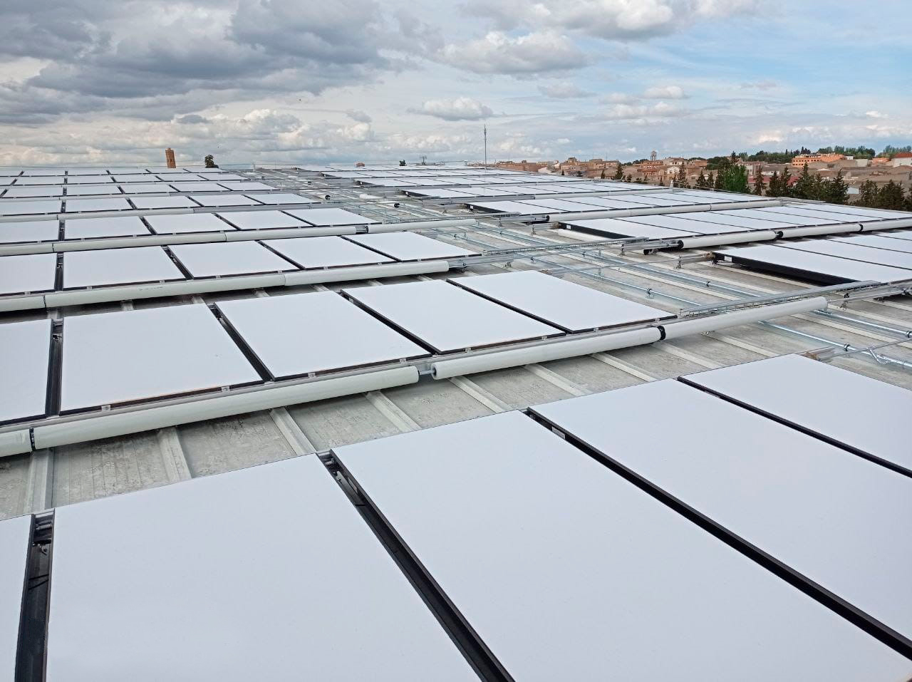 Greening-e utiliza paneles solares híbridos en sus instalaciones fotovoltaicas