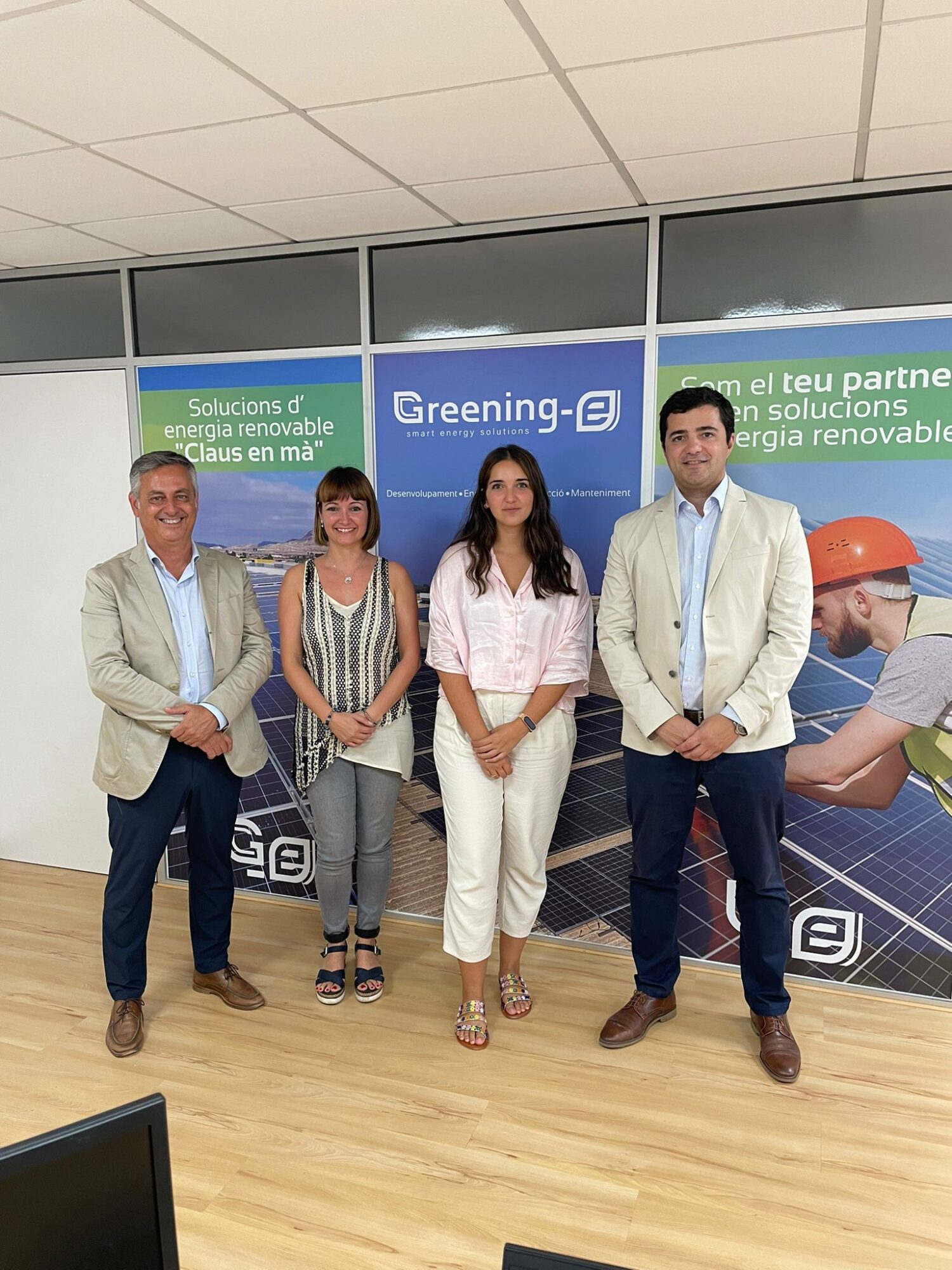 Equipo Cataluña en las nuevas oficinas con el CEO Ignacio Salcedo